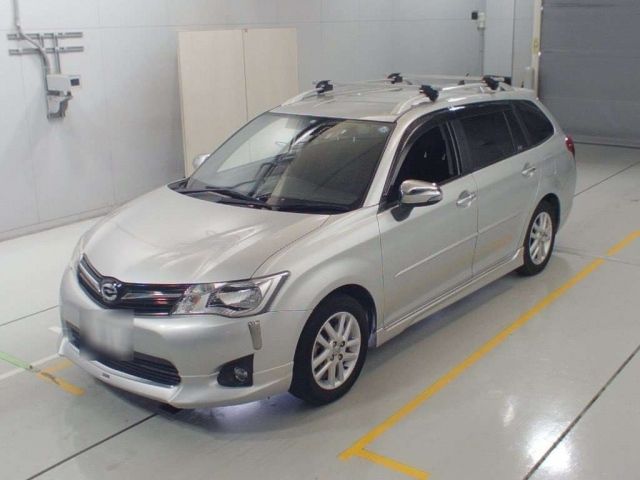 30505 Toyota Corolla fielder NZE161G 2013 г. (CAA Chubu)